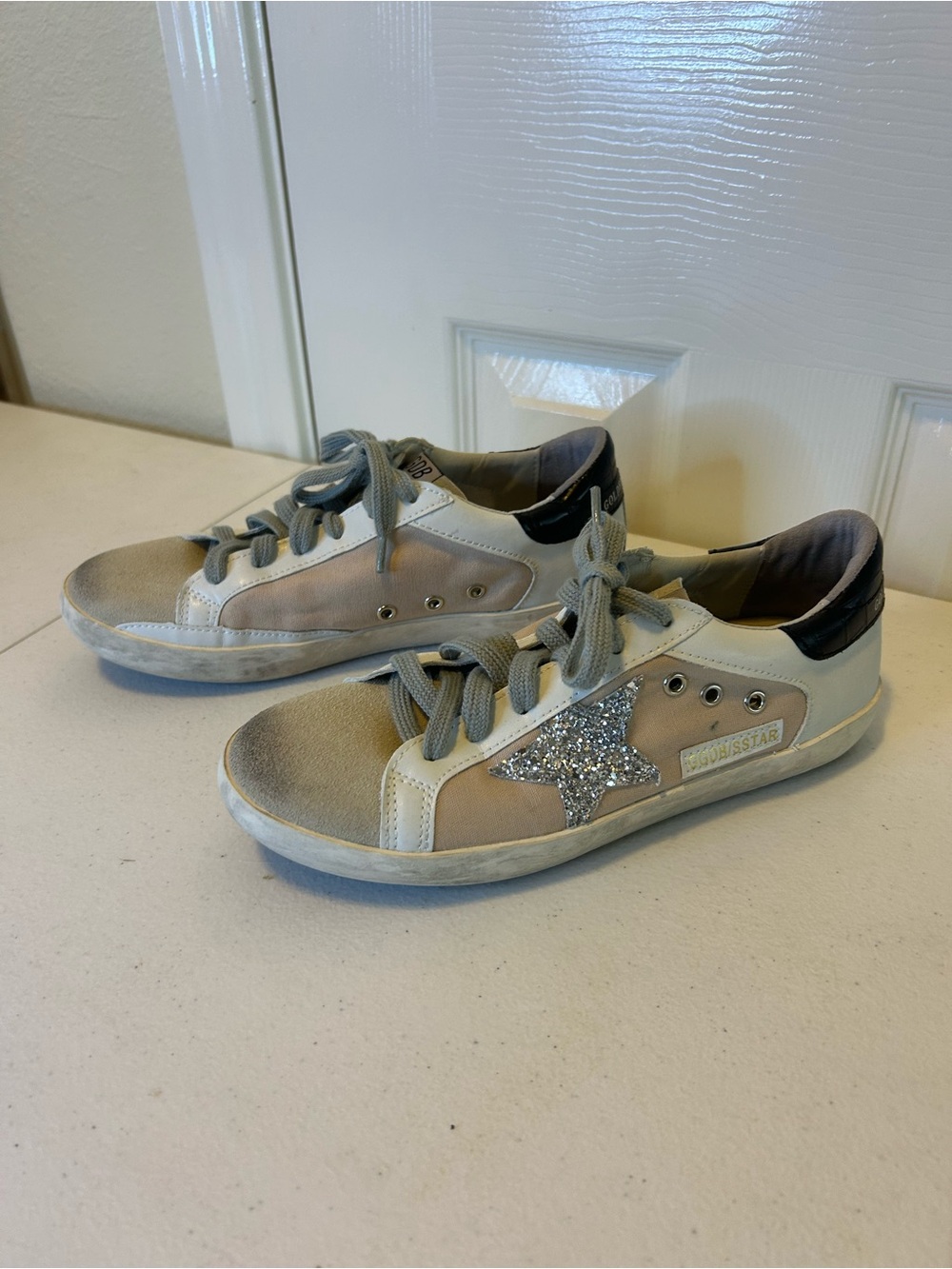 Golden Goose Superstar Tennis shoes- Missing One Insole
